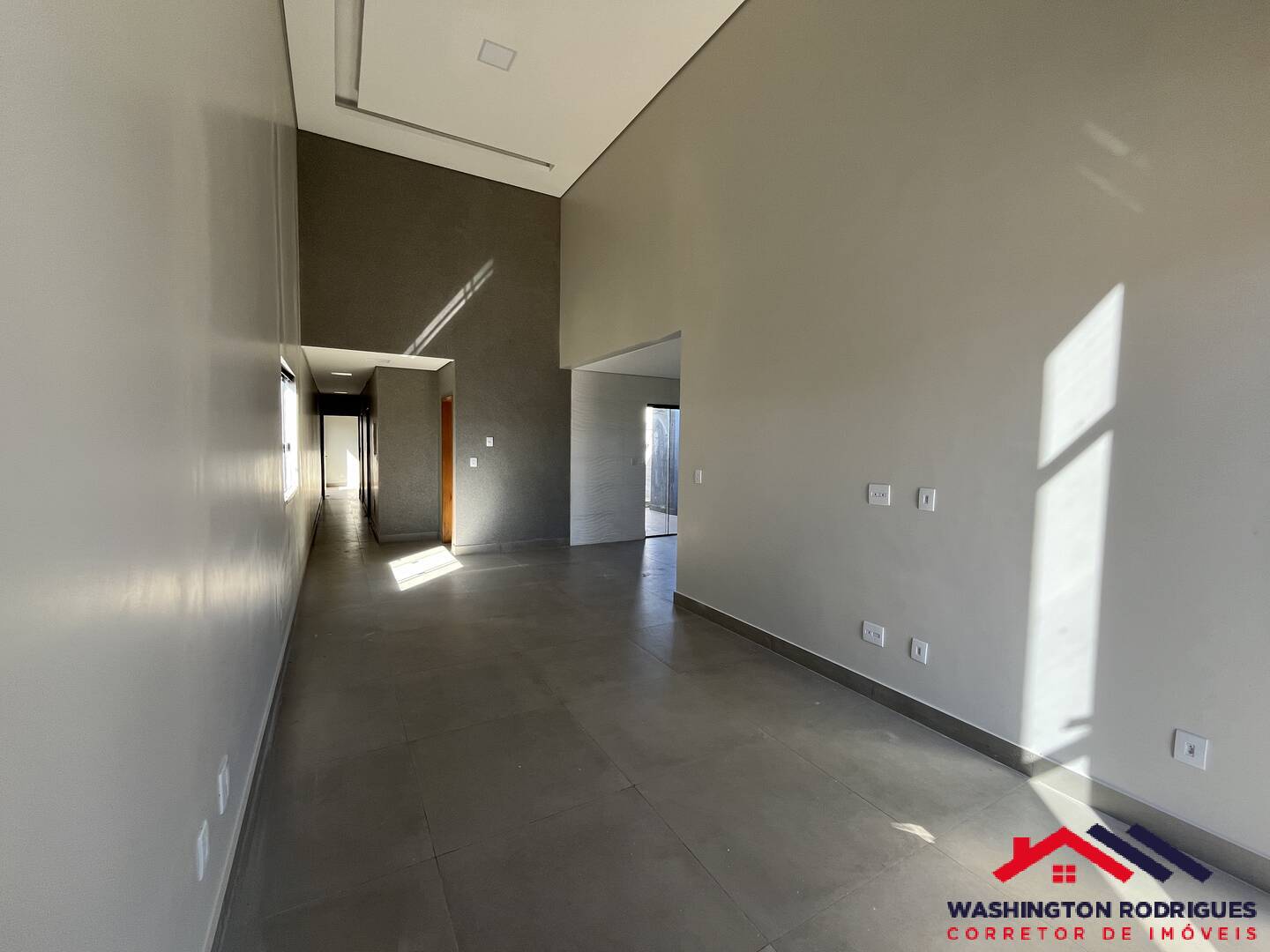 Casa à venda com 3 quartos, 250m² - Foto 2