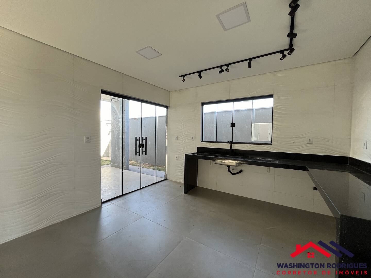 Casa à venda com 3 quartos, 250m² - Foto 4