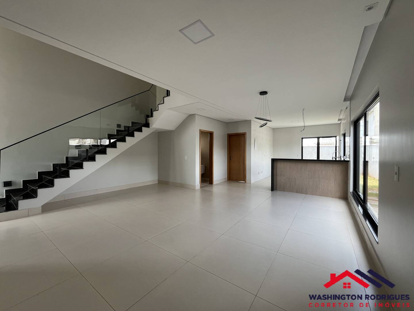 Casa à venda com 4 quartos, 190m² - Foto 1