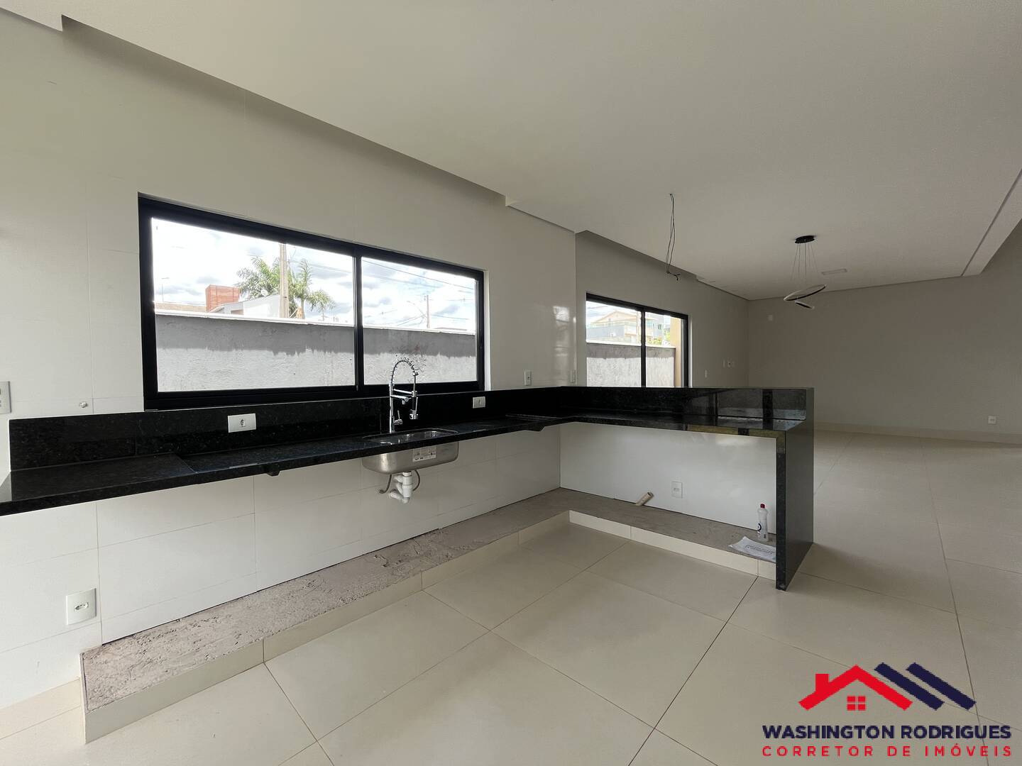 Casa à venda com 4 quartos, 190m² - Foto 4